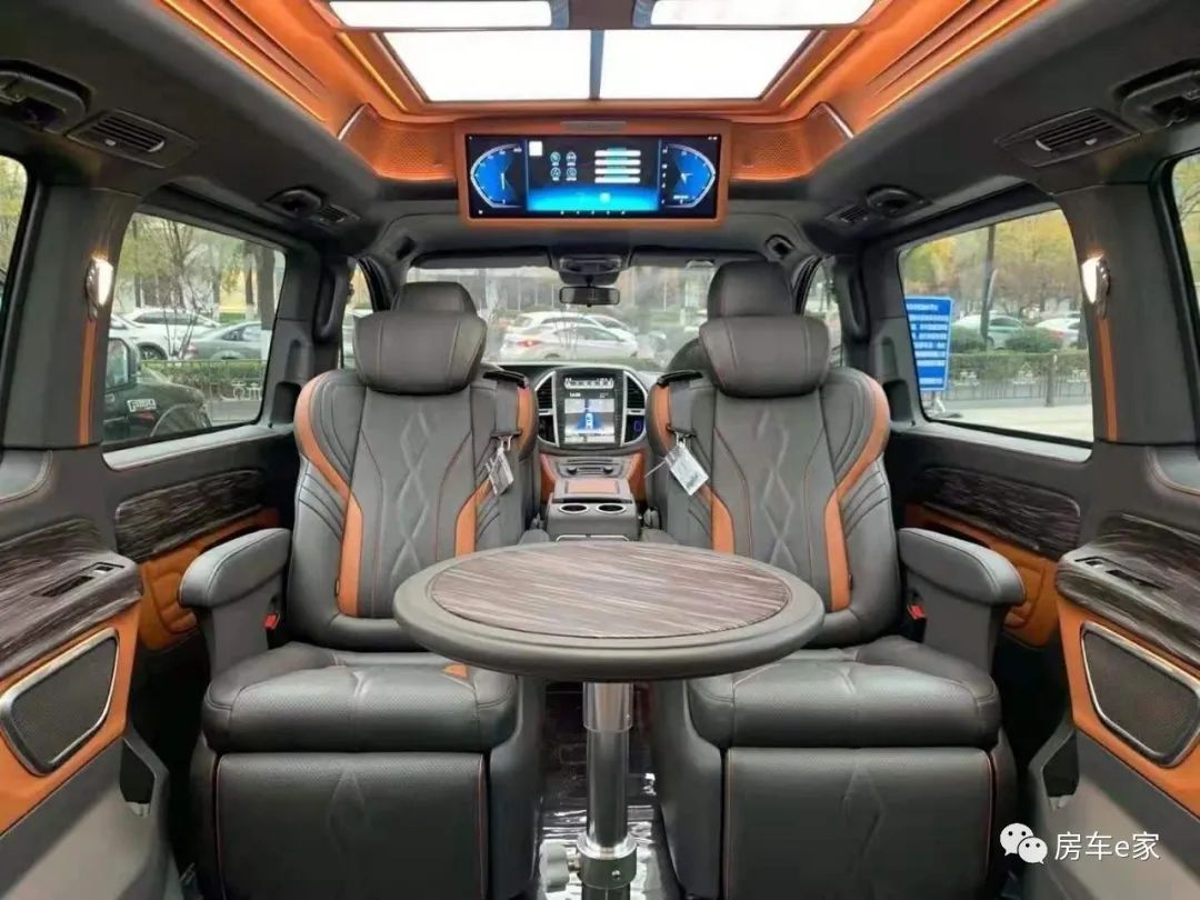 新款奔驰V级“古色古香”,花砂灰内饰格调高雅