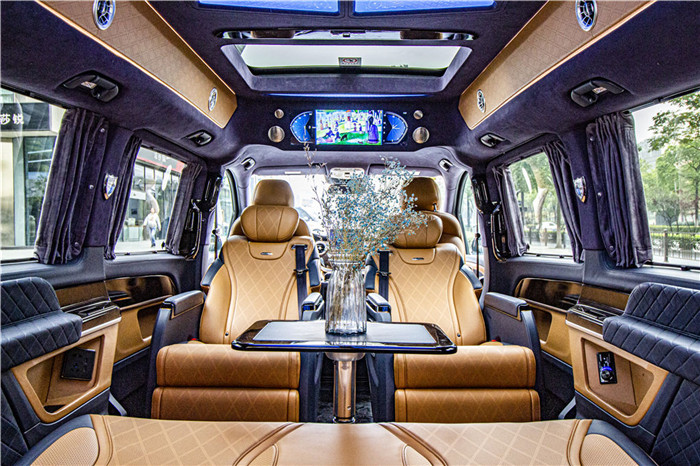 新款奔驰V级享荣版实车鉴赏:唯有品质出行,方能尽握商机!