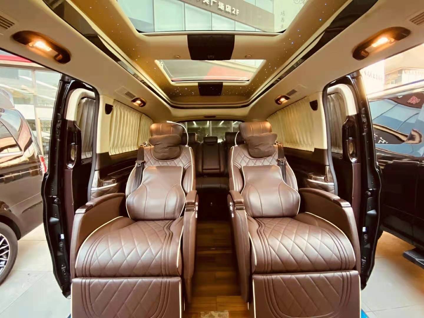 商务休闲兼具—22款奔驰V级精雅内饰尽享尊荣礼遇