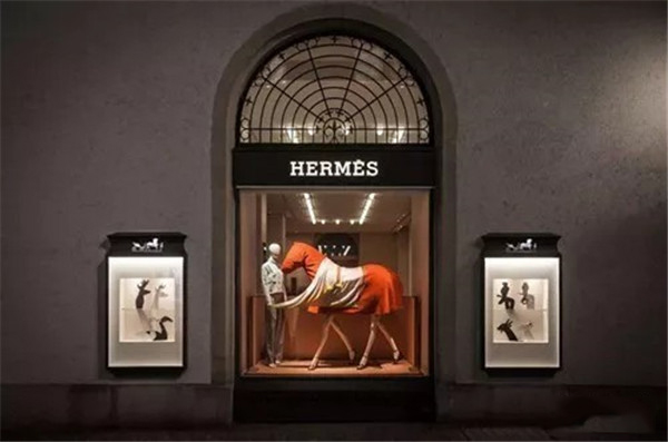 2020开年“大惊喜” , 奔驰V260L与品鼻祖爱马仕“喜结良缘”