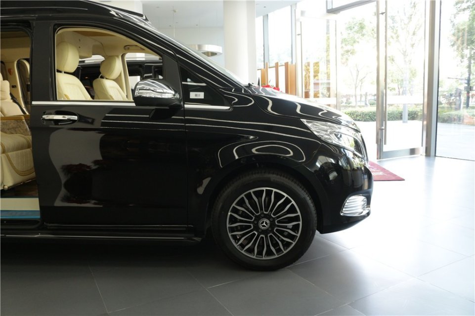 金马奔腾,富贵一生!奔驰V260L高顶7座不隔断金马版介绍