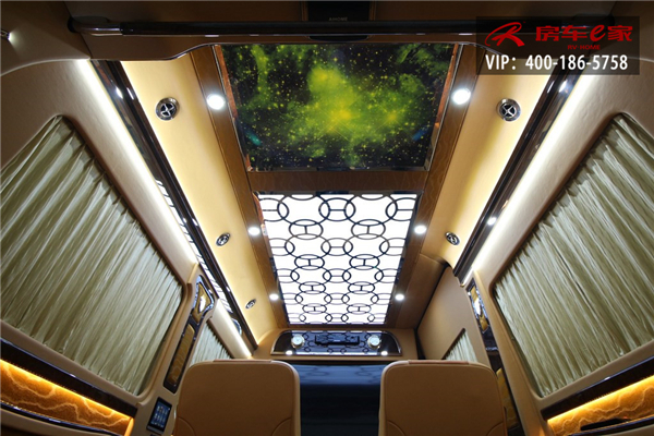 奔驰斯宾特7+2皇家版诠释如何享受奢华而精致的生活空间