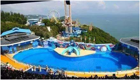 冰镇冷饮,舒适大床,依维柯6人旅居房车尽享客服管家式服务