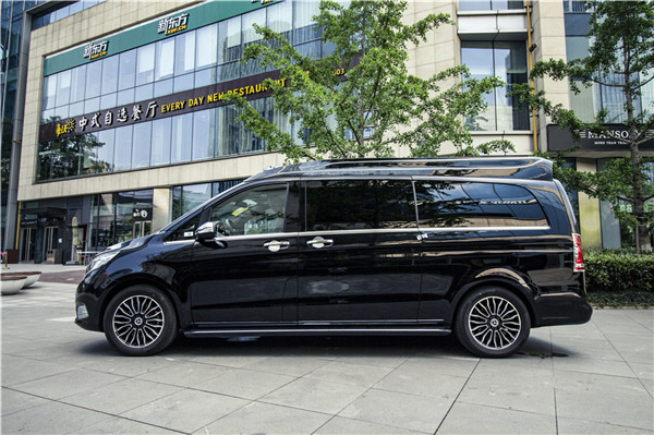 沉稳外观&精奢内饰,揭秘2020款奔驰V260L的“心动法则”