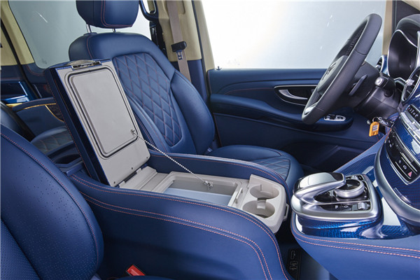 奔驰V260L爱马仕限量版法蓝丝黛4月到店,订车即享万元豪礼!