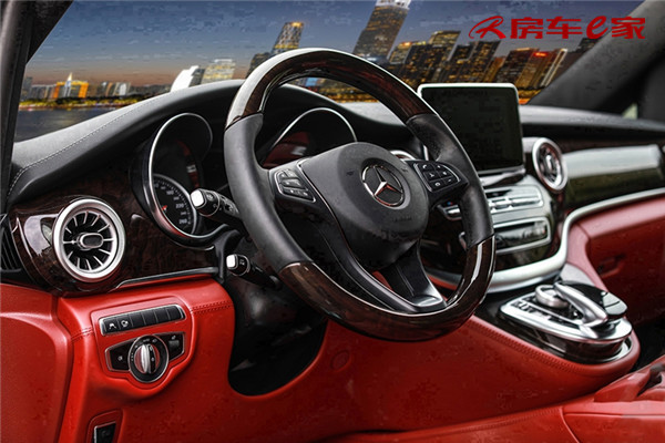 拥抱火红炙热青春,选择新款奔驰V260L